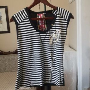 3/$20 black and white striped sleeveless shirt medium
